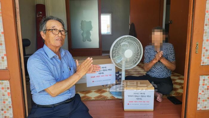 [크기변환]1_영덕군 지사협, 폭염 취약 이웃에 생필품 지원.jpg