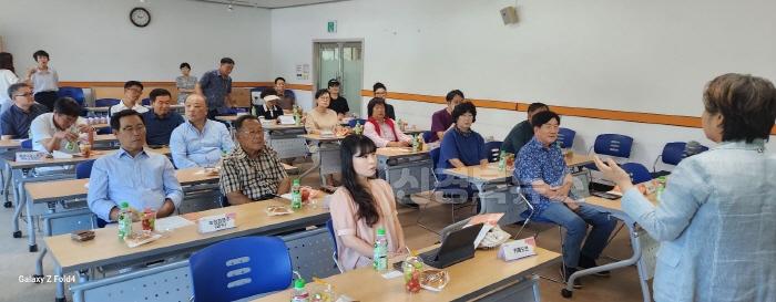 [크기변환]가족센터_2_찾아가는 지역특화형 비자사업 설명회 개최.jpg