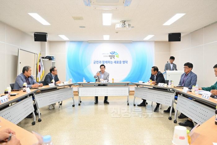 [크기변환]1-2_김광열 영덕군수, 한우농가 지원 현장 소통의 날 개최.jpg