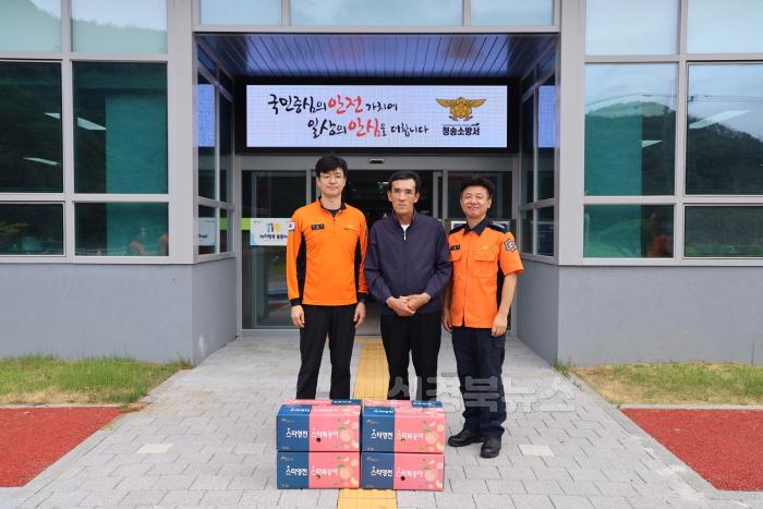 [크기변환]감사의 마음을 전한 구조자, 청송의 영웅을 만나다(2).JPG