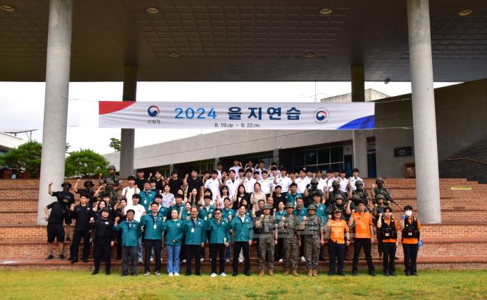 [크기변환]1. 대테러훈련 단체사진.JPG