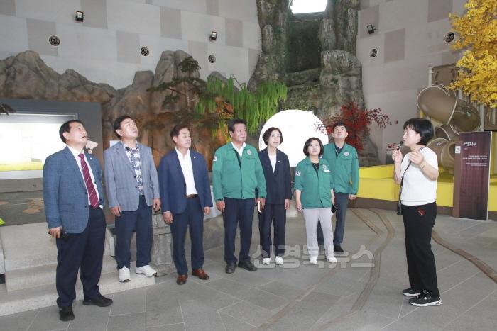 [크기변환]문화복지위원회_현장점검(안동유교랜드,엄마까투리상상놀이터) (1).jpg