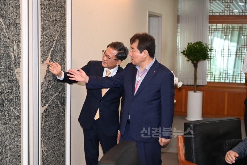 김충섭 시장 국립중앙박물관장 면담(사진3)-문화홍보실.jpg