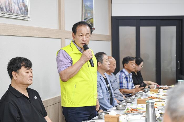 [크기변환]0822 문경시 사진자료(관내 언론인 공감·소통 오찬 간담회 개최)-홍보전산과1.jpg
