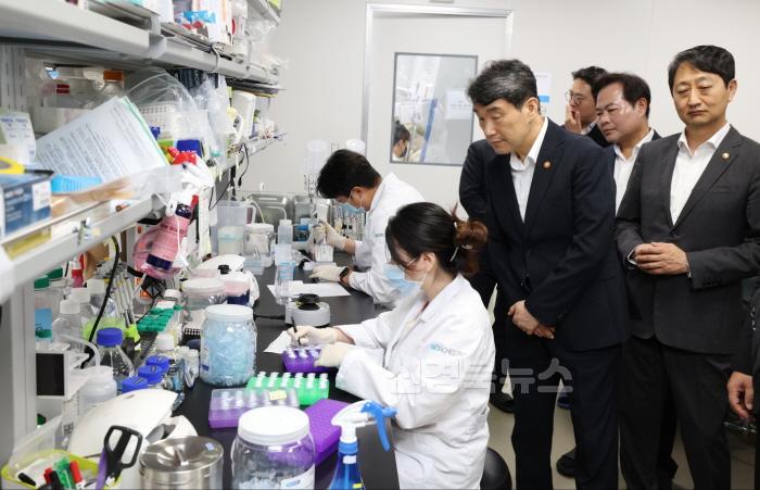 [크기변환]2._지역혁신중심_대학지원체계연계_현장시찰.jpeg