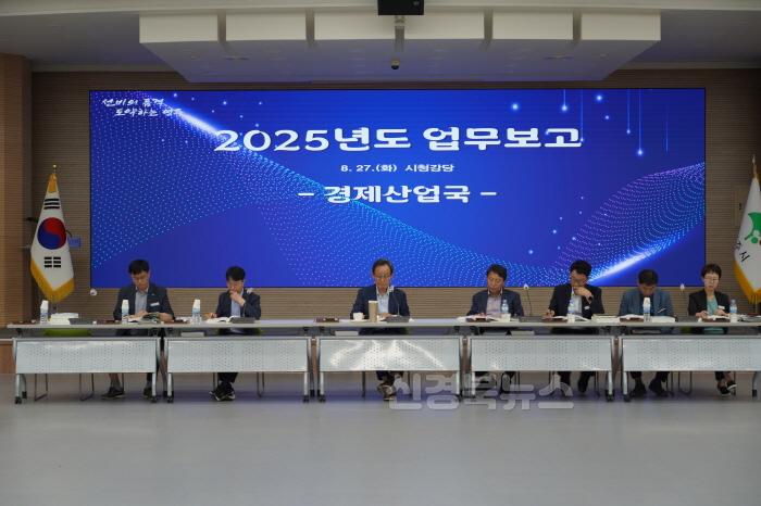 [크기변환]영주-1-1 영주시는 27일 경제산업국을 시작으로 9월 2일까지 _2025년 업무보고회_를 개최한다(보고회 모습).JPG