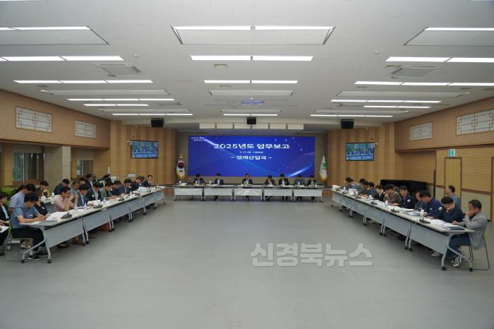[크기변환]영주-1-3 27일 시청 강당에서 개최된 _2025년도 업무계획 보고회_ 전경.JPG