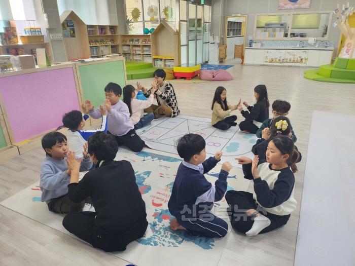 [크기변환][아이돌봄과]프로그램(손놀이).jpg