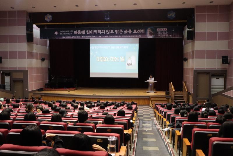 「반짝반짝 한여름의 인문학」 보도자료 사진2.JPG