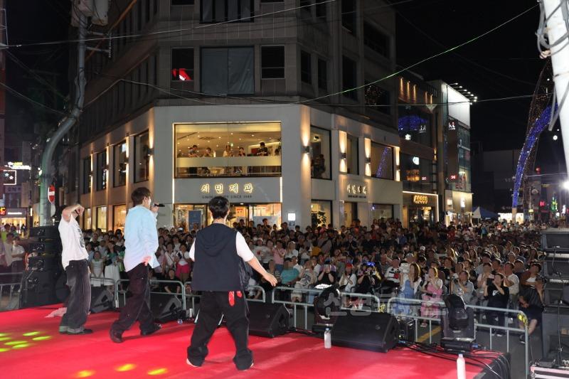 240829 중앙상가 영일만친구 야시장, 올해도 흥행 이어가며 골목상권 주도2.JPG