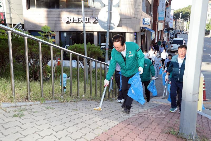 0830 권기창 안동시장, 클린시티 현장 점검 가져 (2).JPG