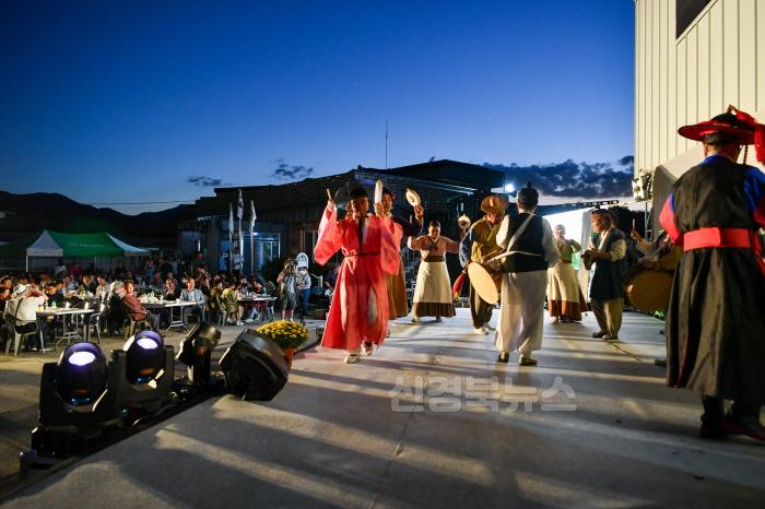 [크기변환]영주-2-4 금계1리 주민들의 ‘수승 금계주’ 연극 공연 모습.jpg