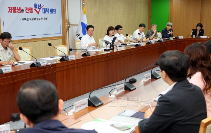 [크기변환]1._저출생과_전쟁_혁신_대책회의.jpg