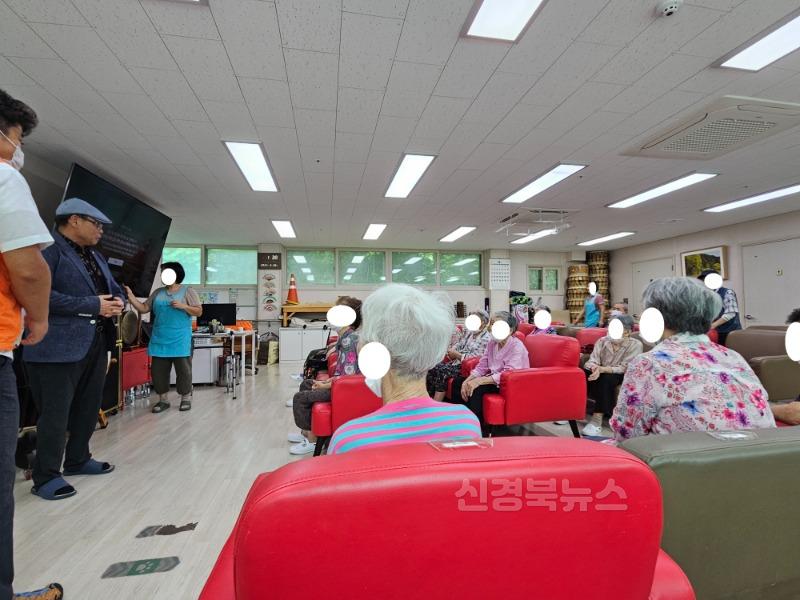 3-2. 산내면 이장협의회장이 추석맞이 어르신 위문활동을 실시했다.jpg
