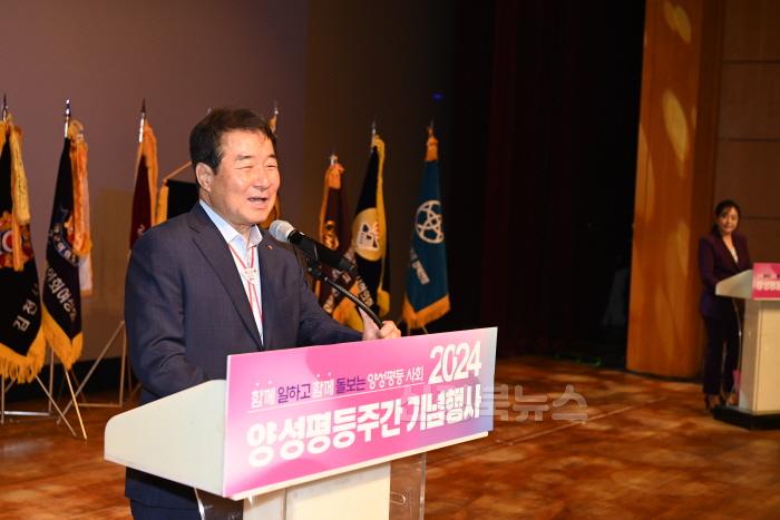 [크기변환]함께 돌보고 함께 일하는 양성평등 사회-가족행복과(사진1).jpeg