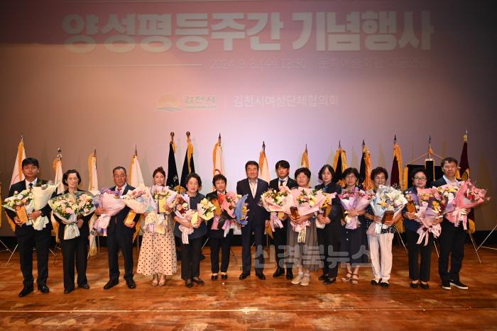 [크기변환]함께 돌보고 함께 일하는 양성평등 사회-가족행복과(사진2).jpeg