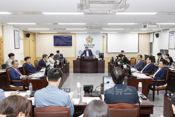 [크기변환]문화환경위원회_업무보고_사진.jpg