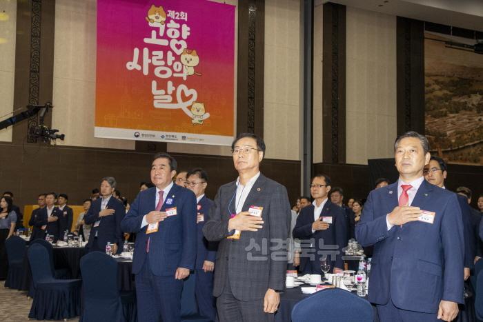 [크기변환]고향사랑의날_기념식_최병준_부의장님_사진2.jpg