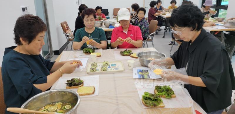 구성면 주민자치위원회 요리 강의 실시-구성면(사진3).jpg
