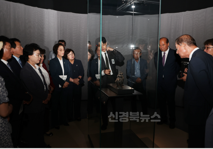 [크기변환](상주시 상주박물관)국보순회전 관람사진.png
