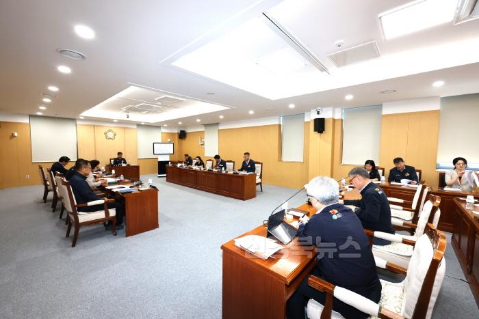 [크기변환]240909보도자료(청송군의회, 2024년 제5차 의원간담회 개최) (2).JPG