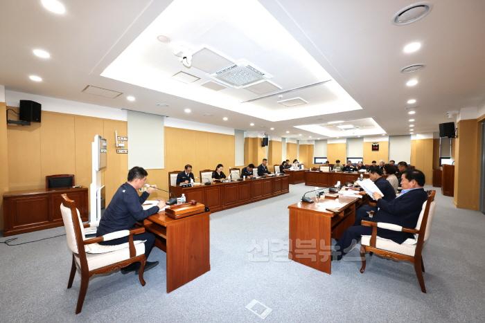 [크기변환]240909보도자료(청송군의회, 2024년 제5차 의원간담회 개최) (3).JPG