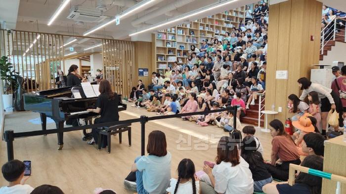 [크기변환](상주시 평생학습원)상주시립도서관, 누적 10만 돌파(상상음악회).jpg