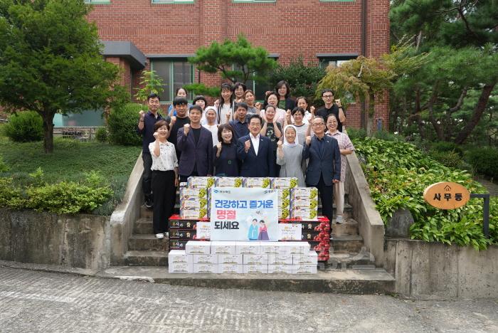 [크기변환]15 [사진] 영천시  추석맞이 사회복지시설 위문품 전달 (4).JPG