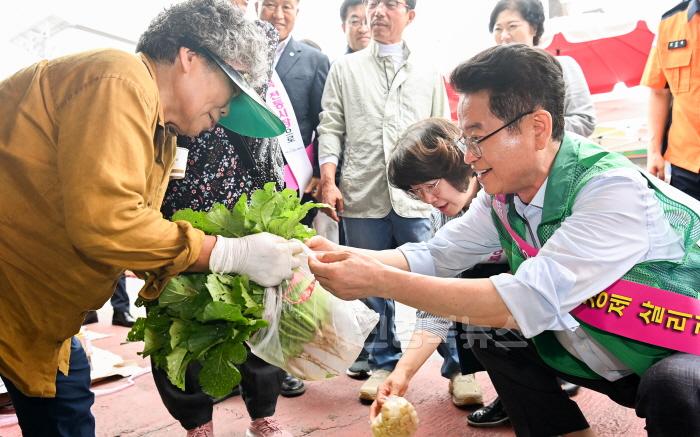 [크기변환]1._2024_추석명절_민생현장_방문(상주중앙시장)2.jpg