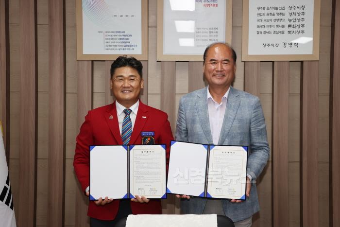 [크기변환](상주시 도시과)취약계층 지붕개량사업 봉사관련 업무협약(MOU)체결-상주중앙로터리클럽 (1).JPG