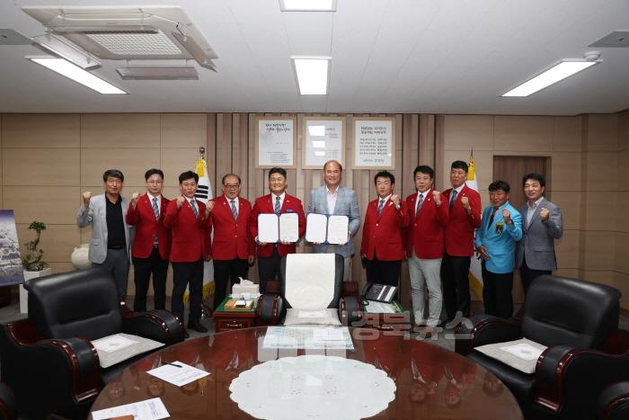 [크기변환](상주시 도시과)취약계층 지붕개량사업 봉사관련 업무협약(MOU)체결-상주중앙로터리클럽 (2).JPG