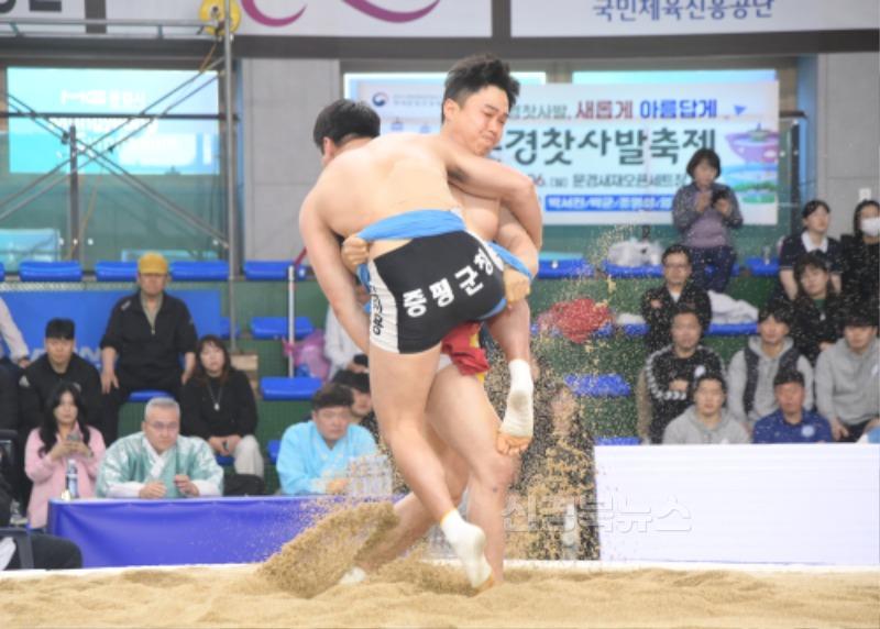 0920 문경시 사진자료(제54회 회장기 전국장사 씨름대회 개최)-새마을체육과1.jpg