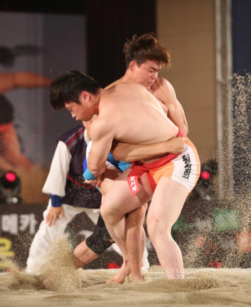 0920 문경시 사진자료(제54회 회장기 전국장사 씨름대회 개최)-새마을체육과2.jpg