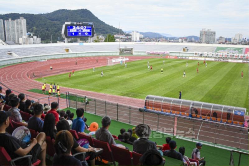 0920 문경시 사진자료(문경상무 여자축구 마지막 홈경기 개최!!!)-새마을체육과2.jpg
