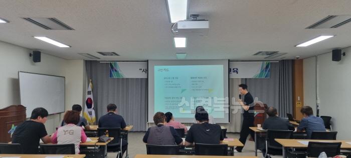 [크기변환]3 [사진] 영천시 청소년 근로환경 개선을 위한 ‘사업주 대상’ 근로권익 교육 성료 (2).jpg