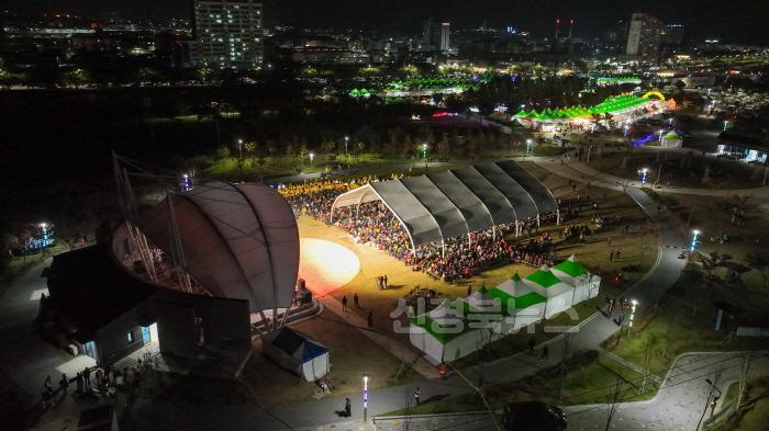 [크기변환]영주-1-2(참고사진) 지난해 풍기인삼축제 폐막식 항공사진.jpg