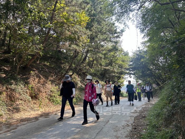 [크기변환]2. [사진] 한국등산·트레킹지원센터, 동서트레일 서쪽 첫 구간을 국민과 함께 걷다!.jpg