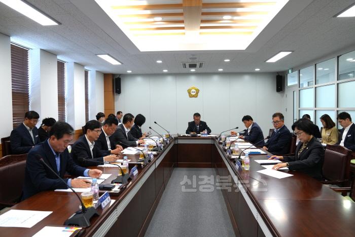 [크기변환]10월 4일 정례간담회.JPG