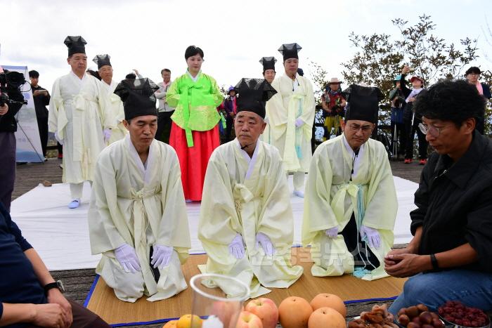 [크기변환]삼도봉에서 하나 되는 김천·영동·무주-문화홍보실(사진2).JPG