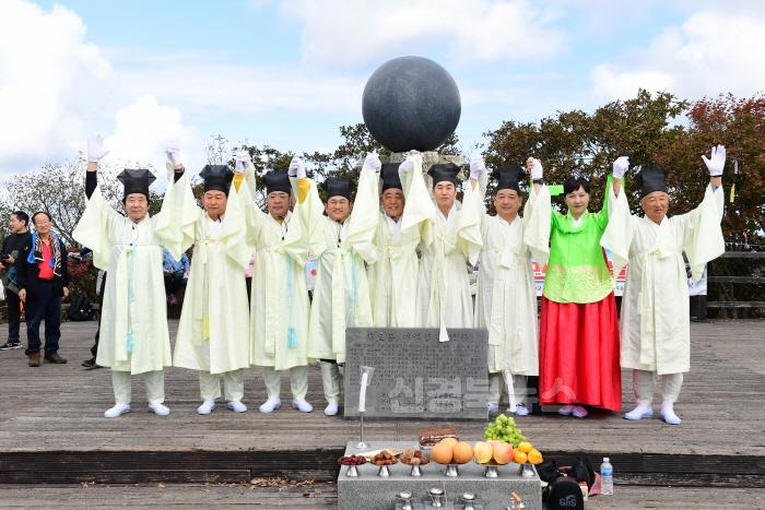 [크기변환]삼도봉에서 하나 되는 김천·영동·무주-문화홍보실(사진3).JPG