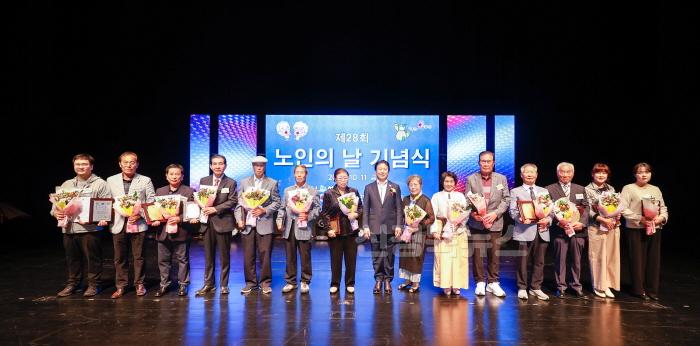 [크기변환]성주군사진(제28회 노인의 날 기념행사 개최)-3.jpg