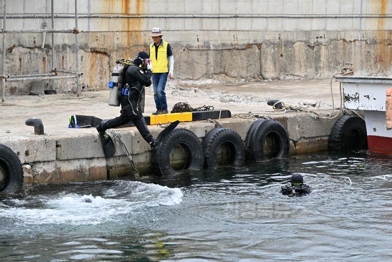 추가_영덕 수산경영인들, 수중 정화활동 및 헌 옷 기부 행사 선행-2.jpg