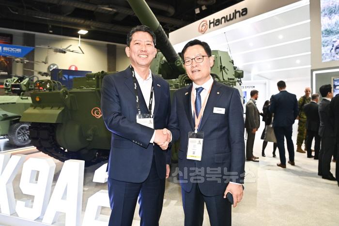 [크기변환][반도체방산과]AUSA 박람회(김장호 구미시장  손재일 한화에어로스페이스 대표(겸 한화시스템 대표)).jpg