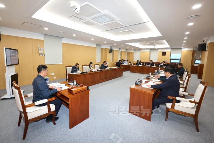 [크기변환]241016보도자료(청송군의회, 2024년 제6차 의원간담회 개최) (3).JPG