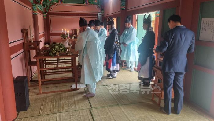 [크기변환]1-3 사진(2024 영산서원 향사 봉행).jpg