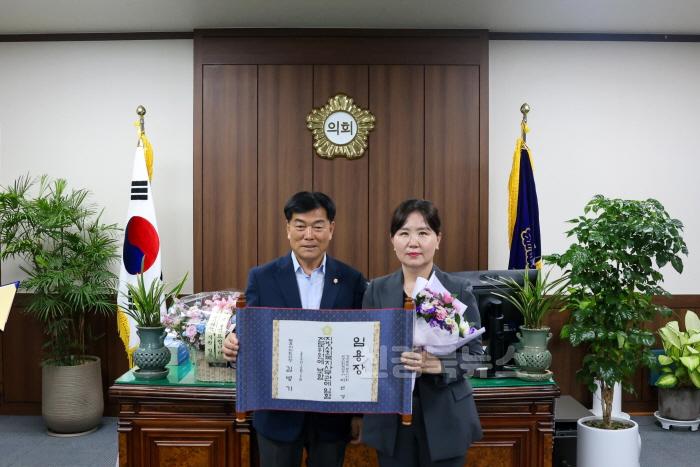 [크기변환]20241018 165022 의회사무국 승진교부식.jpg