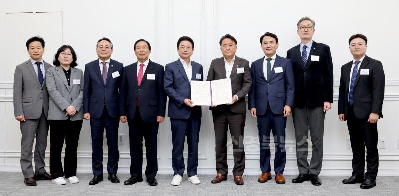 1._중부내륙연계발전지역협의회_출범식(시.도_공동건의서).jpg