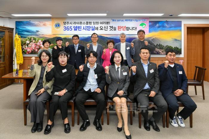 [크기변환]영주-3-2 영주시 라이온스클럽 임원들과 기념촬영.jpg