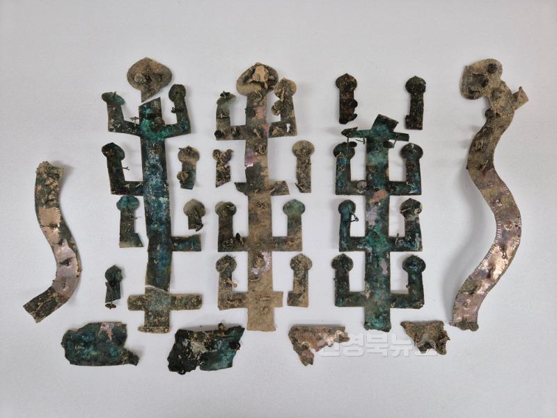 경산시-경산 임당동과 조영동 고분군 발굴현장 공개(금동관).jpg