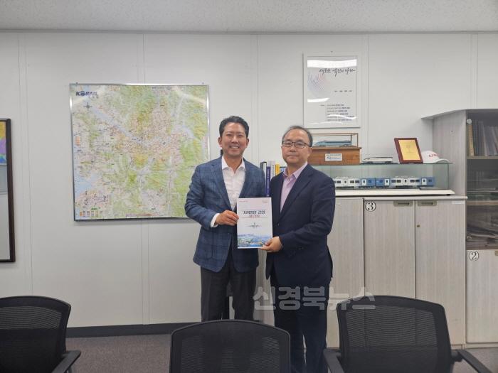 [크기변환][예산재정과](오른쪽)국토교통부 윤진환 철도국장.jpg